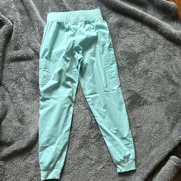 Butter-soft light teal scrub set - Picture 5 of 5